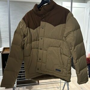 Like new Patagonia brown large wind coat